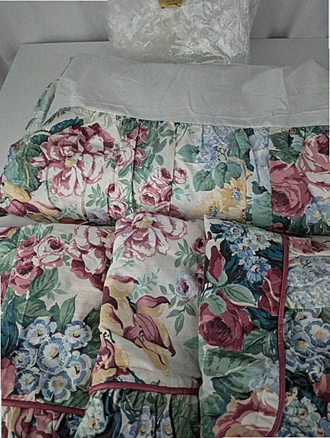 5 Pc VTG Crown Craft LINDSEY Floral 4 Pillow Sham Queen Bed Skirt Cottage NOS