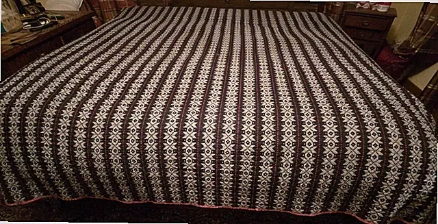 Lovely Cozy Shop Queen Lightweight Quilt