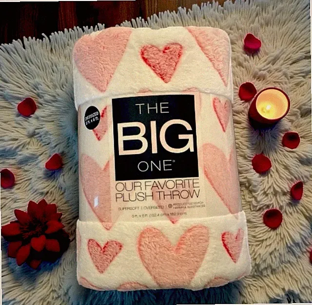 The Big One Hearts Valentines Day Oversized Plush Throw Blanket 5ft x 6ft